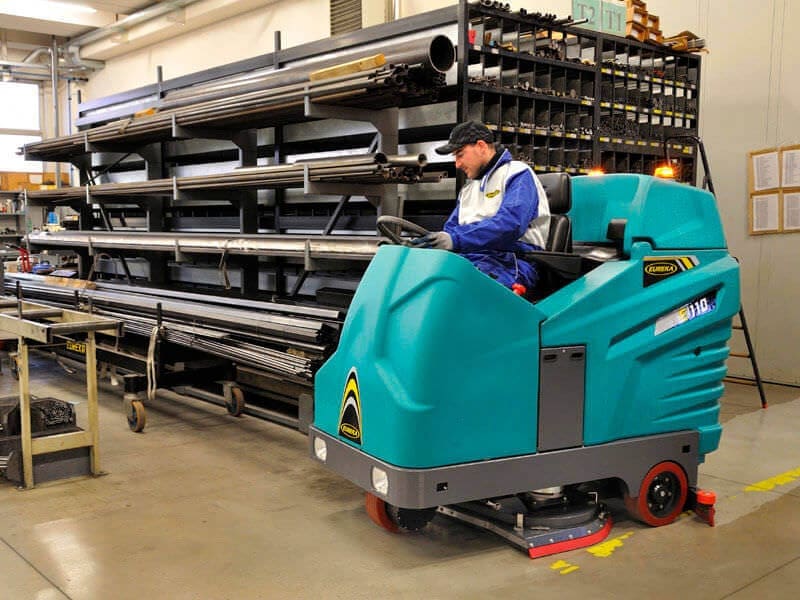 Large Battery Powered Scrubber Dryer