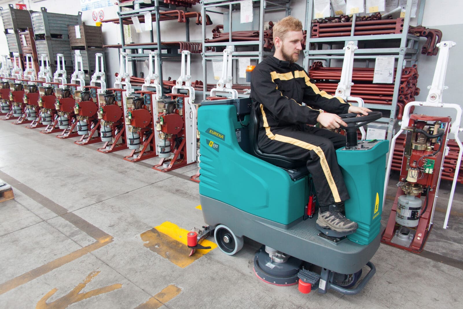 E65 Compact Scrubber Dryer | SRS